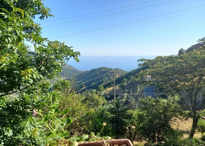 Cinque Terre & Portofino Lodge-dependance Bracco * Монелья